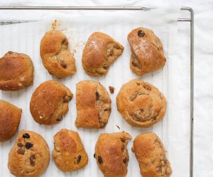 Kaneel-rozijnenbroodjesKaneel-rozijnenbroodjes