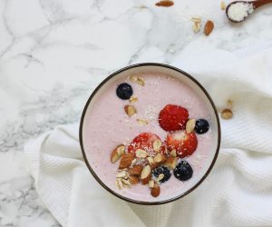 strawberry-oat breakfast bowl